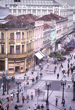 Rua XV de Novembro, Curitiba - Fonte: http://www.curitiba.pr.gov.br