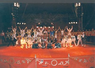 Artistas no Picadeiro de um Circo
